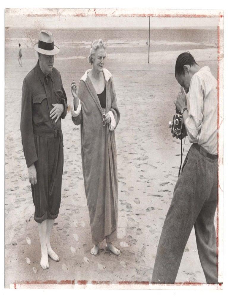 CHURCHILLS RELAX AT BEACH - An original Second World War press photograph of Winston S. Churchill...