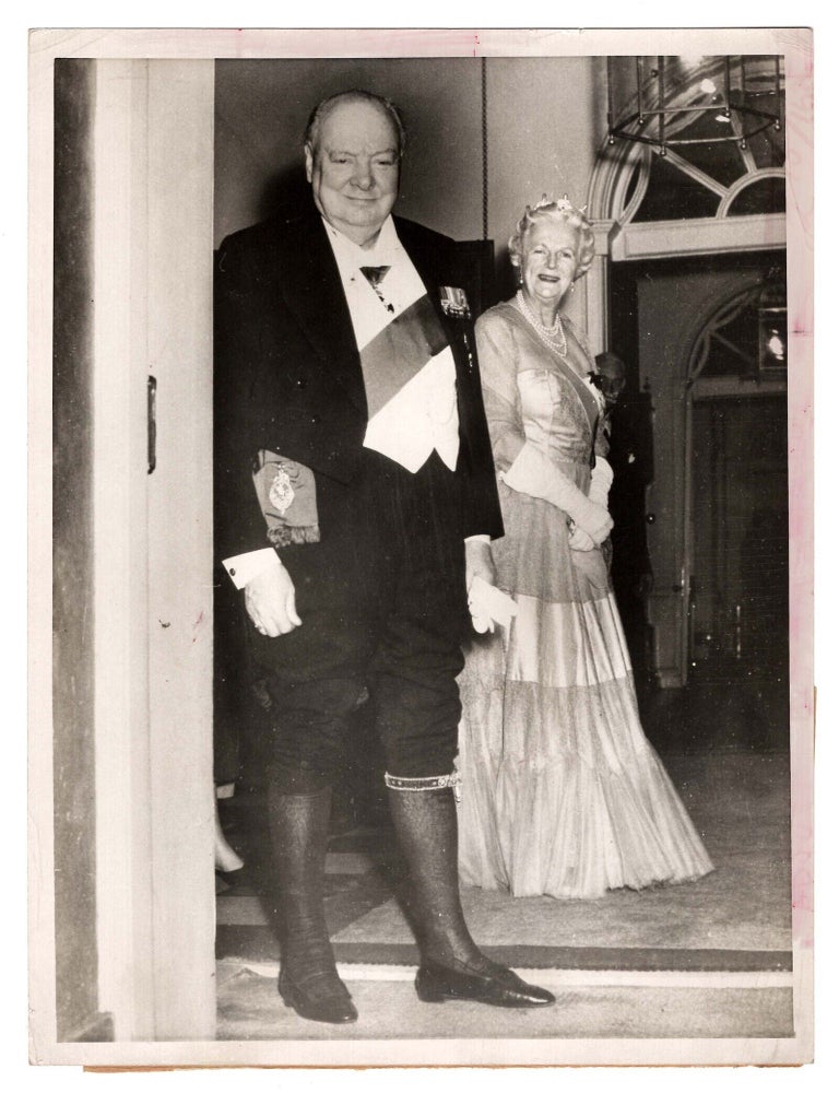 A KNIGHT OF THE GARTER RETIRES - An original 4 April 1955 press photograph of Winston S....